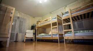 Гостиница Hollywood Hostel Yekaterinburg Екатеринбург Кровать в общем 6-местном номере для мужчин и женщин-6