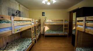 Гостиница Hollywood Hostel Yekaterinburg Екатеринбург Кровать в общем 6-местном номере для мужчин и женщин-3